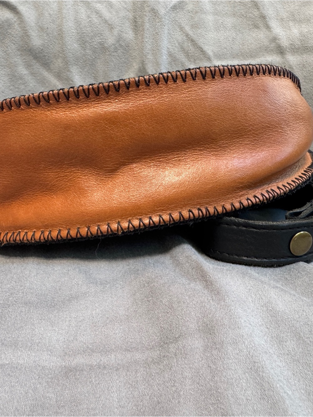 Lyons Leather Co. Two-Tone Bee 🐝 - Picture 3 of 6